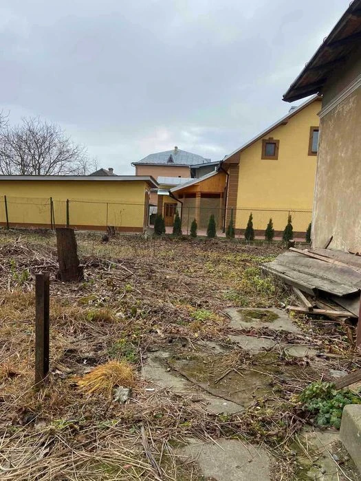 Земельна ділянка в місті