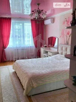 Sale of 3-room apartment 67 sq. m. on Panteleimon Kulisha Street 17 •