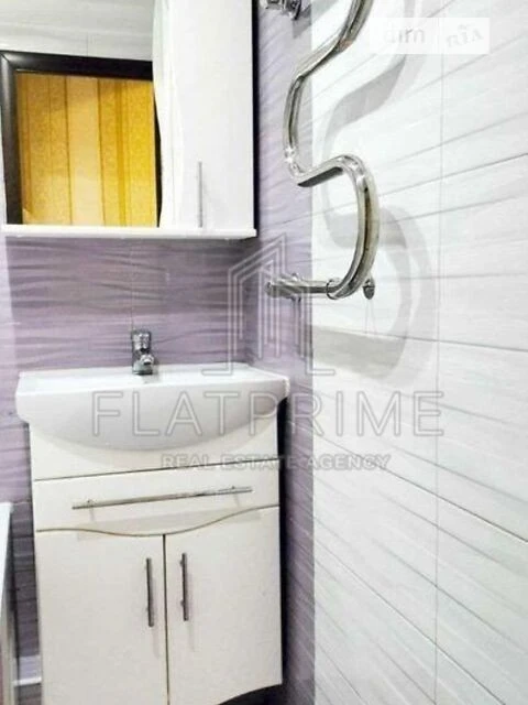 Sale of 3-room apartment 67 sq. m. on Panteleimon Kulisha Street 17 •