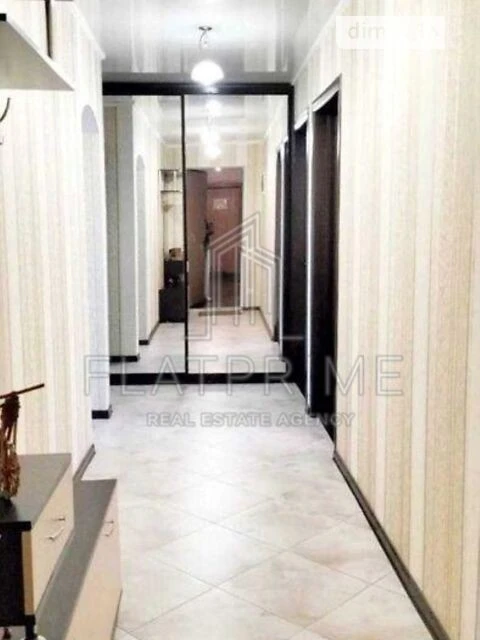 Sale of 3-room apartment 67 sq. m. on Panteleimon Kulisha Street 17 •