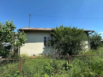 Продам земельну ділянку з старим будинком поруч Паркової але