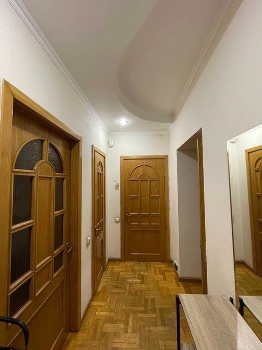 3 кім. кварт царський буд б-р Т. Шевченка 36 Б, смт Універси