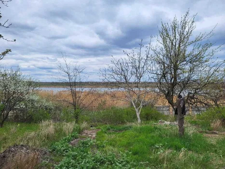 Продам дачу в мальовничому куточку, на березі річки з гарним