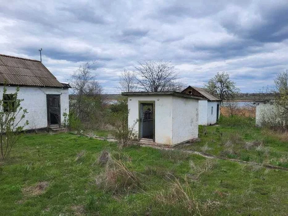 Продам дачу в мальовничому куточку, на березі річки з гарним