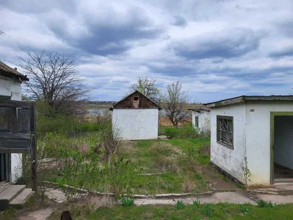 Продам дачу в мальовничому куточку, на березі річки з гарним