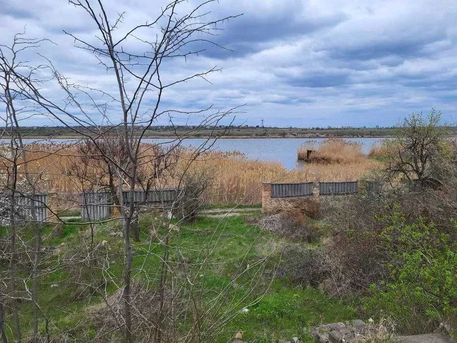 Продам дачу в мальовничому куточку, на березі річки з гарним
