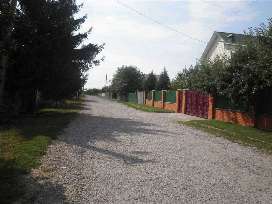 Земельна ділянка по центральній вулиці Гожулів