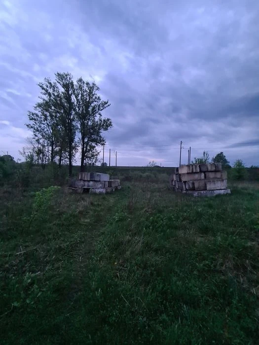Крутий Берег, земельна ділянка поруч з річкою  під забудову.