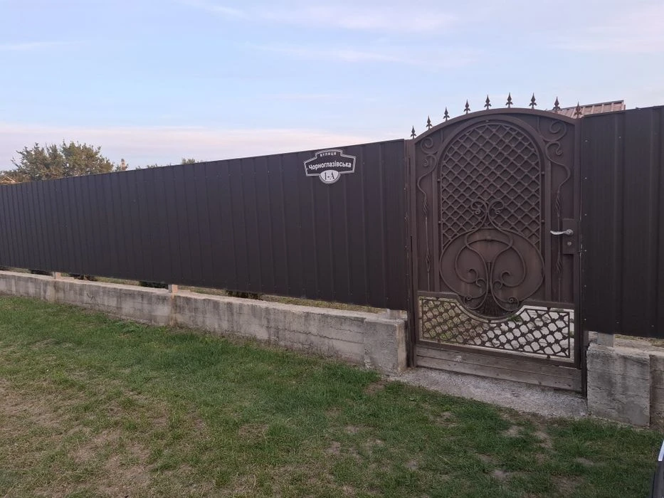 Продам земельну ділянку 10 соток під будівництво  в районі Г