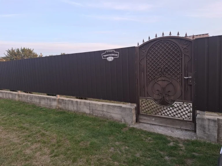 Продам земельну ділянку 10 соток під будівництво  в районі Г