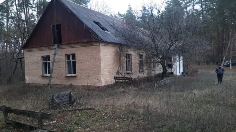 Ліс, будинок,4 гаражі ,унікальне місце для бізнесу і  відпоч