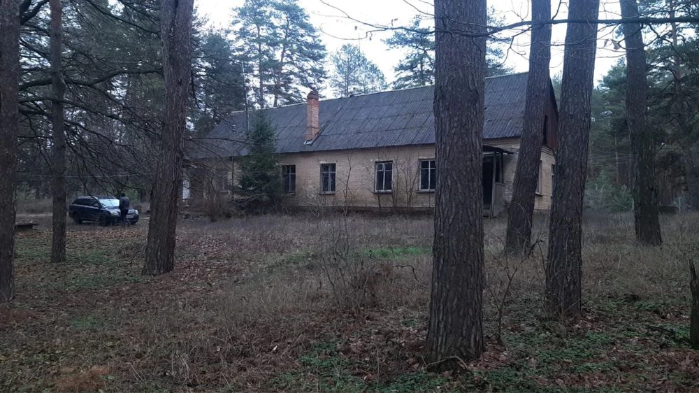 Ліс, будинок,4 гаражі ,унікальне місце для бізнесу і  відпоч