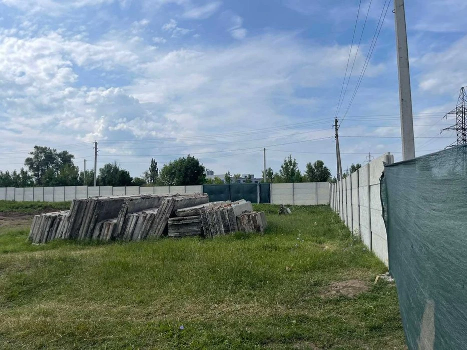 Продам земельну ділянку 0.6 г. Під бізнес