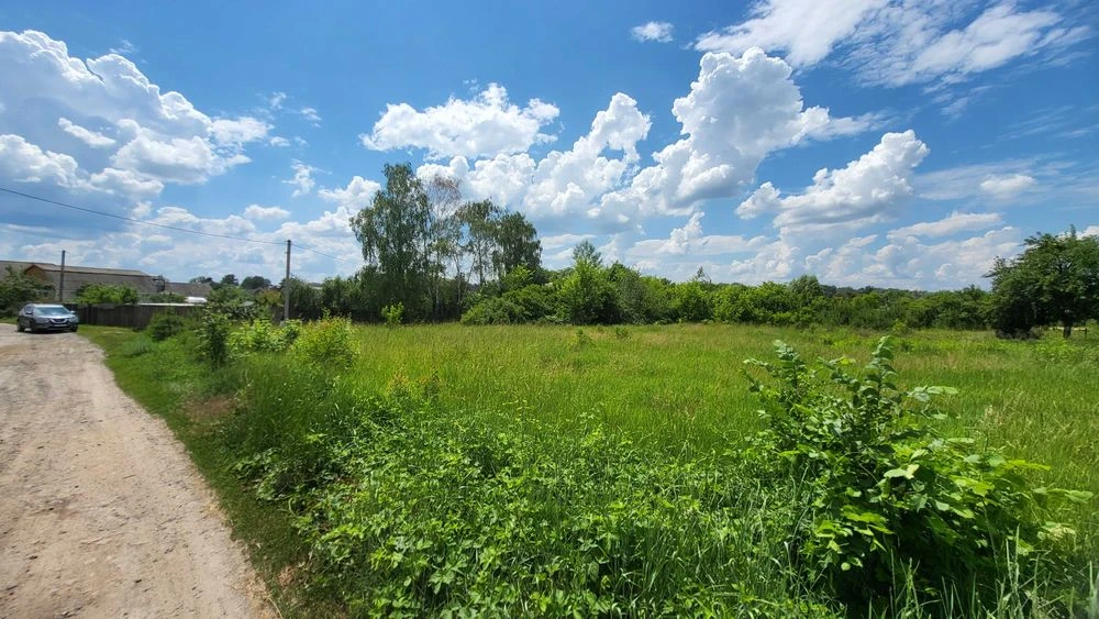 Продаж земельної ділянки під житлову забудову!! Комунікації