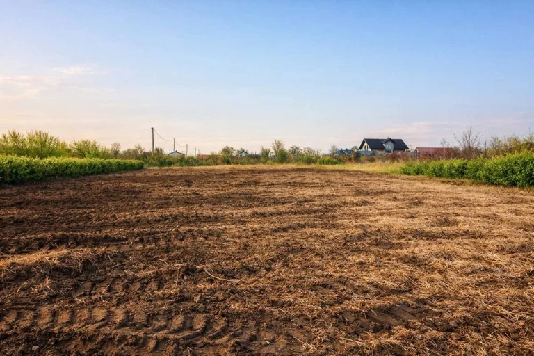 Під котеджі. 2 ділянки, кутові. Перша лінія від річки,до річ