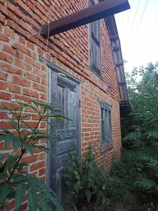Продається земельна ділянка 55 сотки та побудовані споруди в