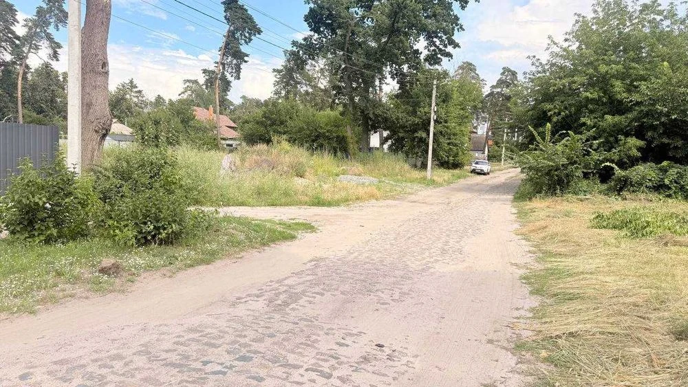 Продаж земельної ділянки в тихому районі