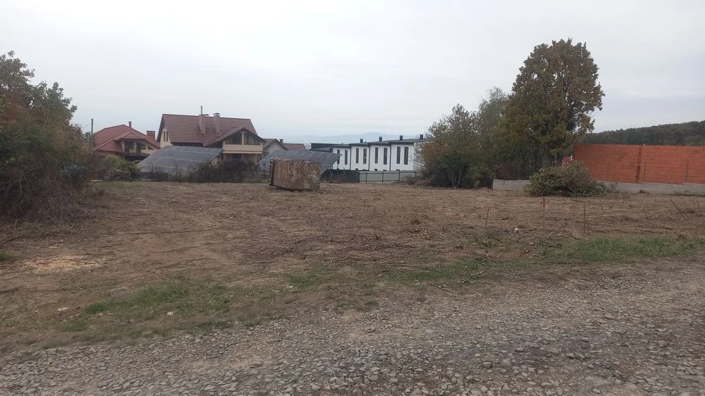 Продається 12 сотин в мкр. " Червениця"