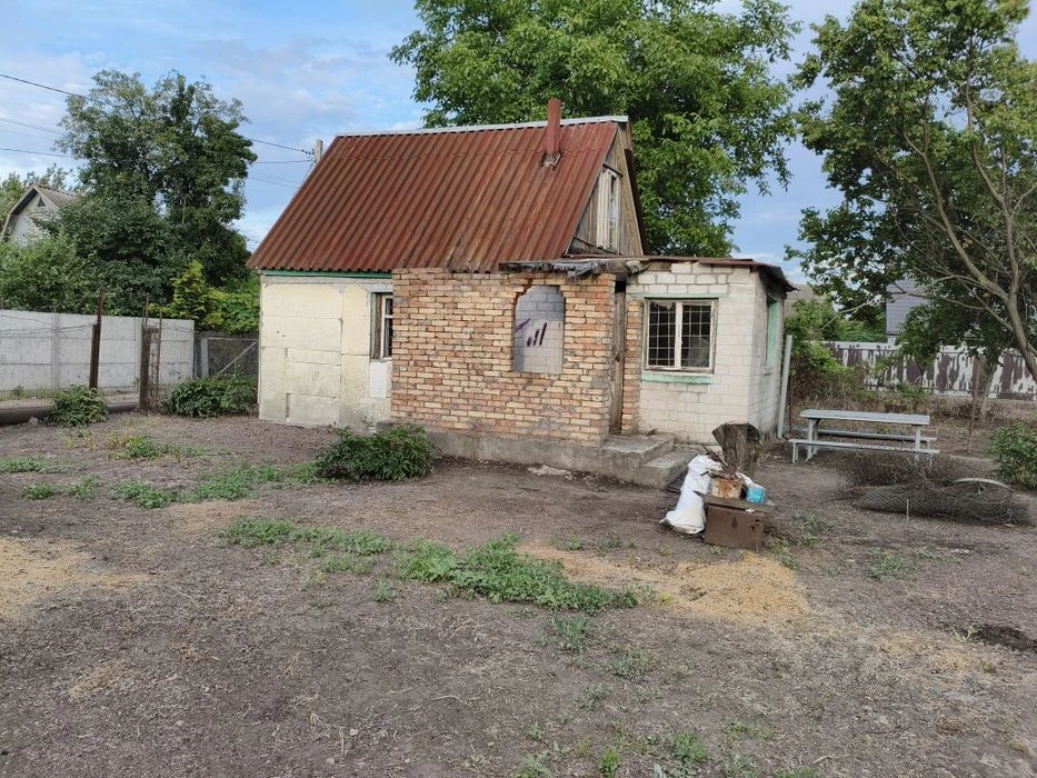 Продам приватизовану дачну ділянку в місті