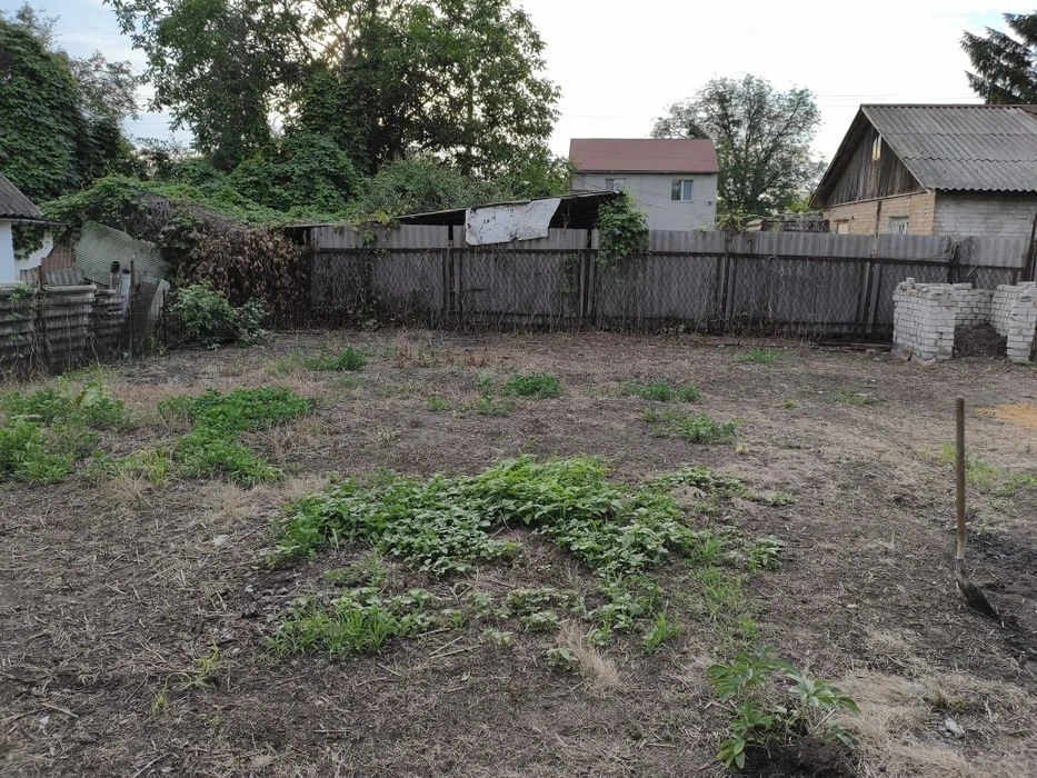 Продам приватизовану дачну ділянку в місті