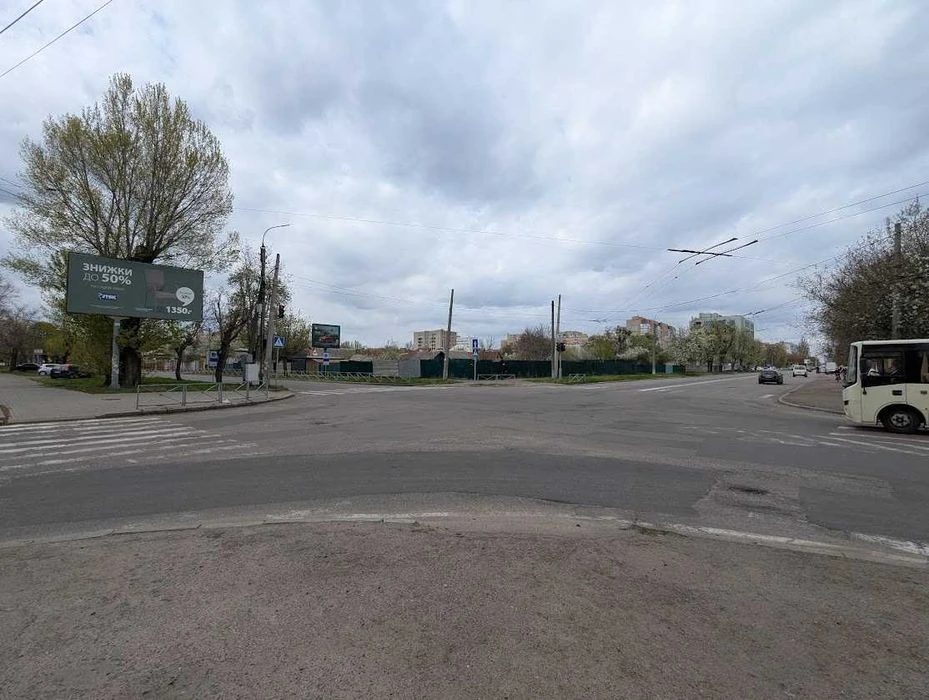 Продамо фасадну ділянку на розі Благовістна та Сінна під авт