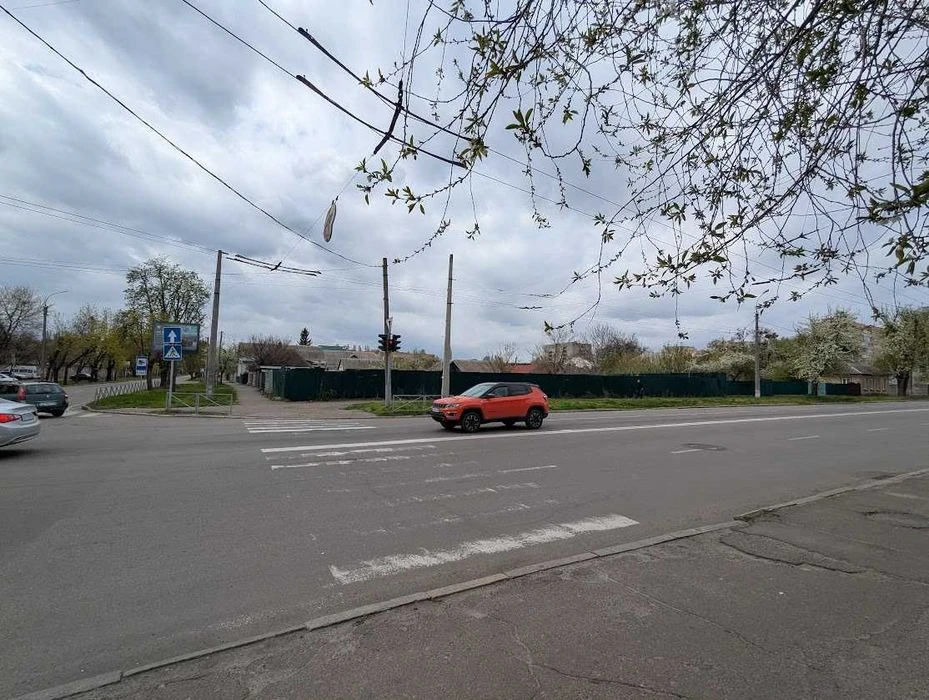 Продамо фасадну ділянку на розі Благовістна та Сінна під авт