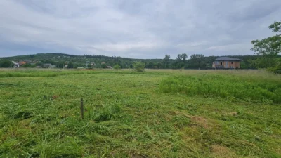 Продам земельну ділянку із фундаментом. Чернівці
