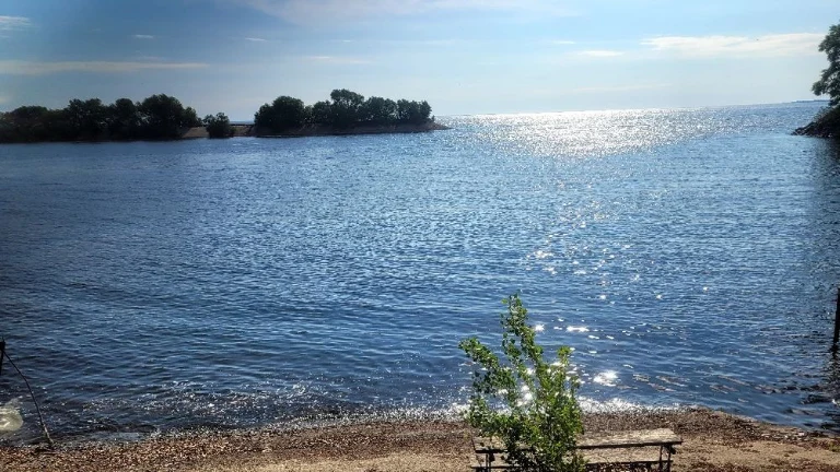 Ділянка в місті з виходом на Дніпро