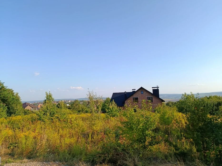 Продаж земельної ділянки з міськими комунікаціями