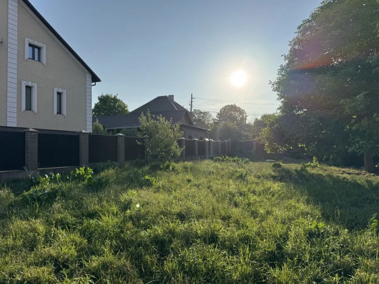 Продається земля під будівницьтво