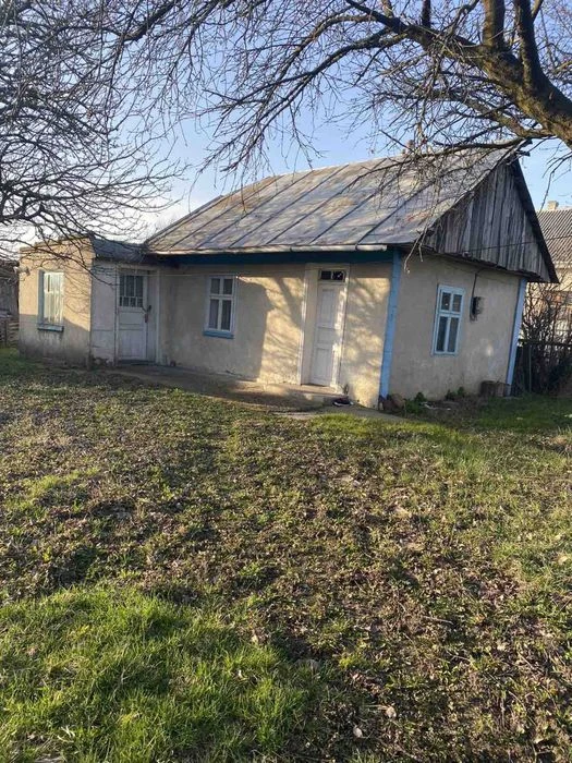 Чернівці , Рогізна , вул. Каштанова земля фасад.