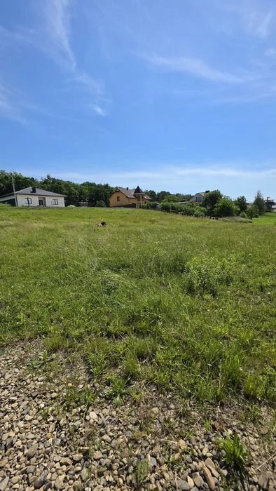 Продаж землі в Михальчі,  не далеко від школи