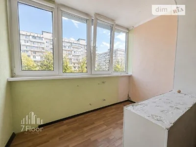Продаж 2к квартири 46 кв. м на просп. Володимира Івасюка 9 •