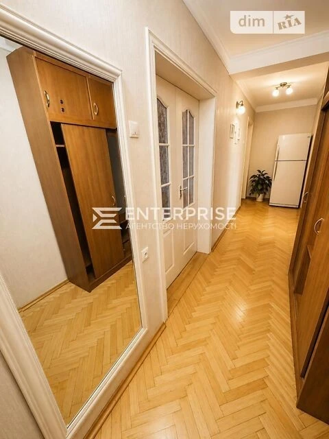 Продаж 2к квартири 57.3 кв. м на вул. Митрополита Андрія Шеп
