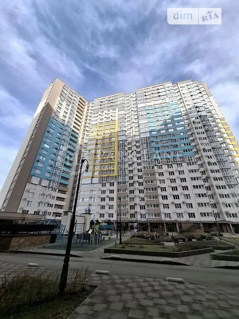 Продаж 2к квартири 68 кв. м на вул. Академіка Заболотного 15