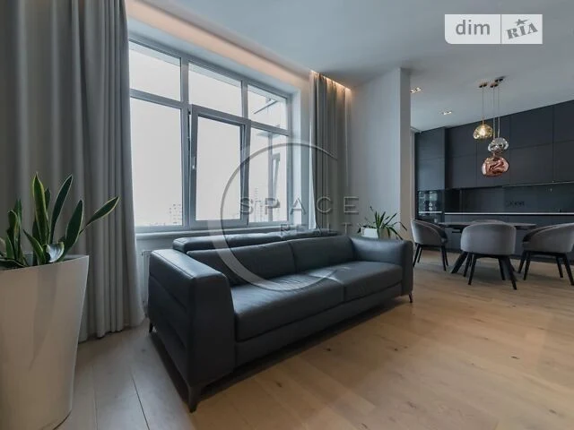 Продаж 3к квартири 125 кв. м на вул. Андрія Верхогляда 17 •