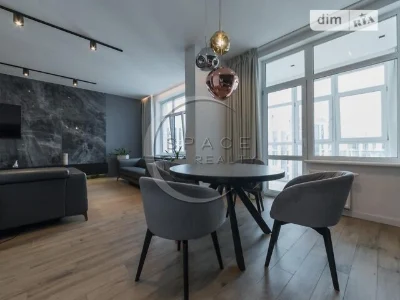 Продаж 3к квартири 125 кв. м на вул. Андрія Верхогляда 17 •
