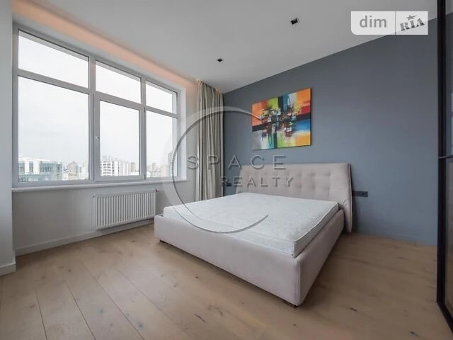 Продаж 3к квартири 125 кв. м на вул. Андрія Верхогляда 17 •
