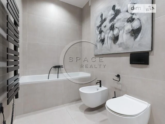 Продаж 3к квартири 125 кв. м на вул. Андрія Верхогляда 17 •