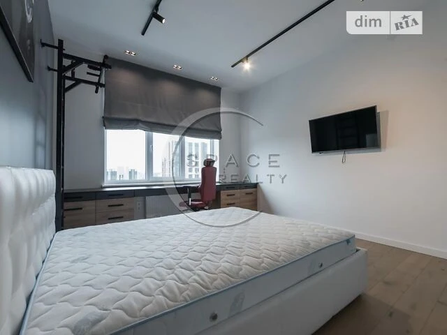 Продаж 3к квартири 125 кв. м на вул. Андрія Верхогляда 17 •