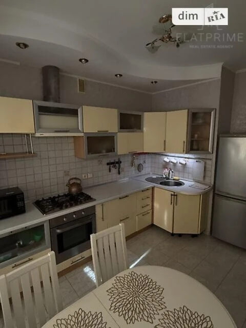 Продаж 3к квартири 97.3 кв. м на вул. Чорних Запорожців 57 •