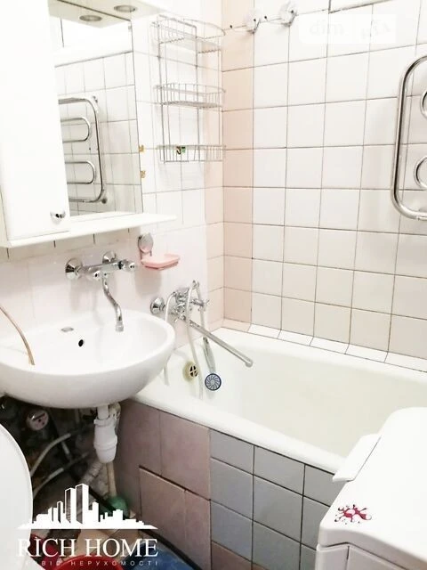 Продаж 2к квартири 41 кв. м на вул. Маккейна Джона 10 • ID 3