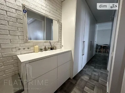 Продаж 3к квартири 60 кв. м на просп. Берестейський 148/1 •