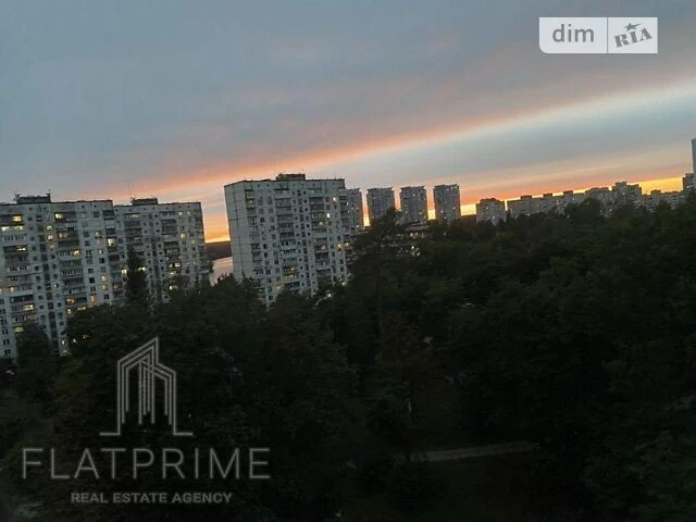 Продаж 3к квартири 60 кв. м на просп. Берестейський 148/1 •