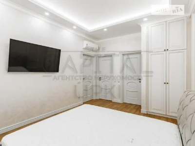 Продаж 3к квартири 85 кв. м на вул. Андрія Верхогляда 15 • I