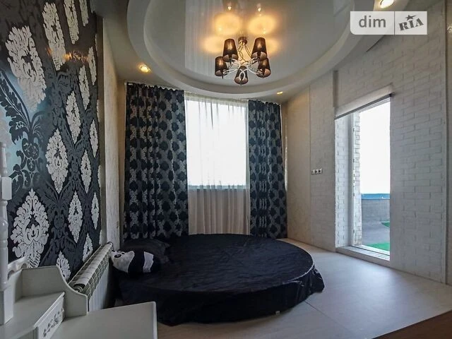 Продаж 3к квартири 130 кв. м на вул. Гната Хоткевича 8 • ID
