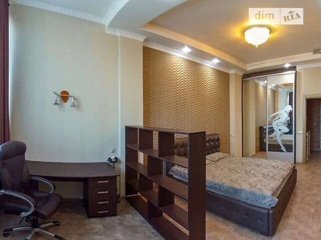 Продаж 3к квартири 130 кв. м на вул. Гната Хоткевича 8 • ID