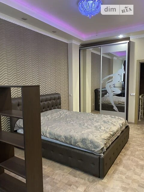 Продаж 3к квартири 130 кв. м на вул. Гната Хоткевича 8 • ID