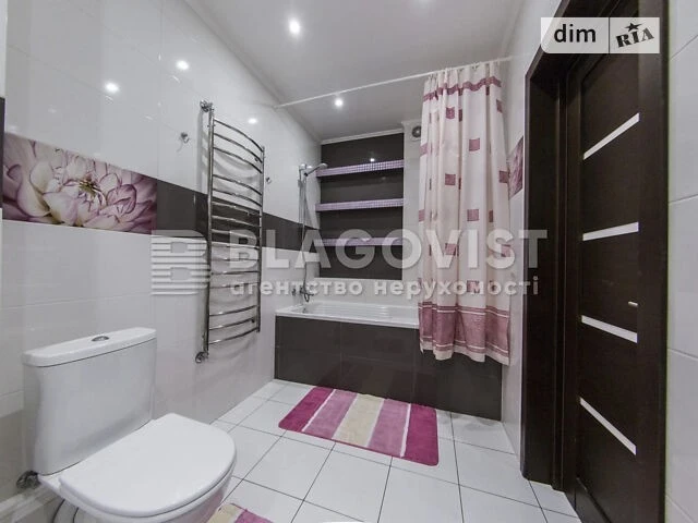 Продаж 3к квартири 110.7 кв. м на вул. Дмитрівська 75 • ID 3