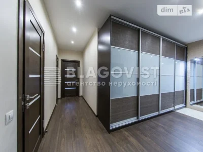 Продаж 3к квартири 110.7 кв. м на вул. Дмитрівська 75 • ID 3